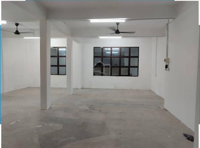 1936-C (Corner lot Tingkat bawah)  bersebelahan 7E perupok Bachok 1