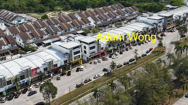 END LOT EXTRA SIZE FACING MAINROAD 3 Sty Shoplot Bandar Laguna Merbok 1