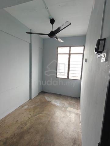 Desa Mentari Flat (Block 4) 1