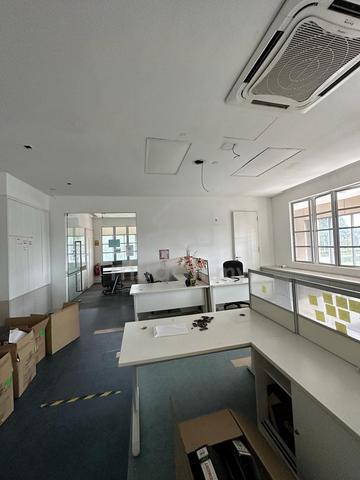 Renovated Corner First Floor Office BU 2400sf Bayuemas Klang 1
