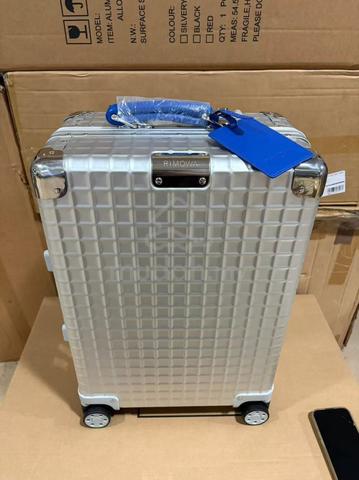 rimowa Classic Aluminum Grid Cabin luggage - photo 2 of 6