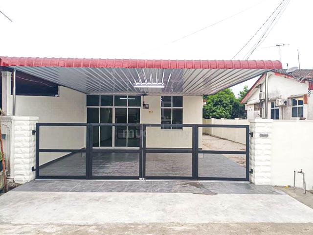 Taman Kobis - Rare Home With Extra Land! 1