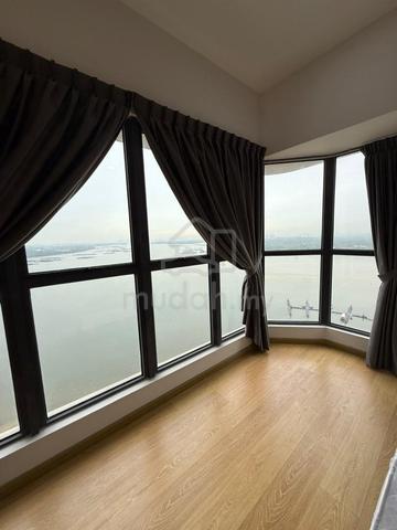 Master room w balcony/ Near CIQ/ JB Town/ All Race Welcome/Low Deposit 5