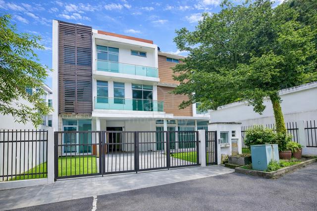 MURAH!! 3 Storey Endlot SemiD Villa Laman Cahaya,Taman Tun Dr Ismail 1