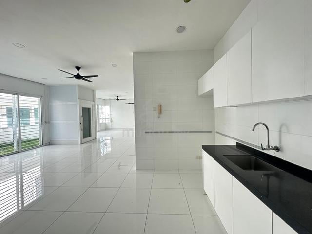 (Private Lift/2 A/C) 3 Storey Semi D D Island Residence Puchong 1