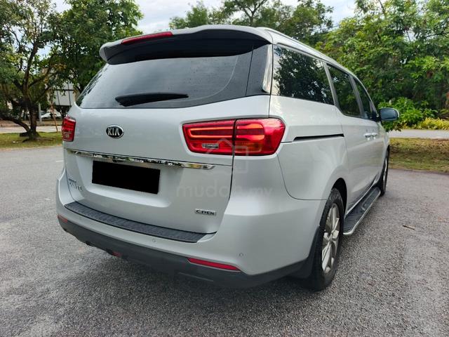 CASHBACK 11 SEATER 2020 Kia GRAND CARNIVAL 2.2 - 4