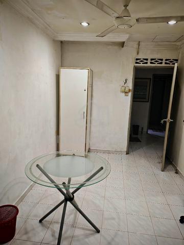 taman connaught room rental (1 room 1pax only) 1