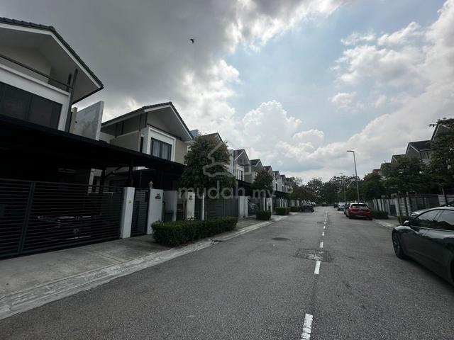 Medini, Avira Double Storey Terrace Renovated Unit with Clubhouse 1