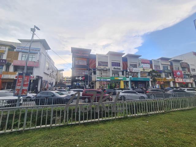 FACING MAINROAD END Lot 3 Storey Shop Office Lot Seksyen 7 Shah Alam 1