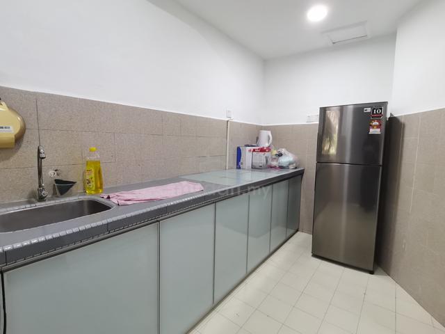 Tampoi Utama 3-Storey Shop For Sale! 4