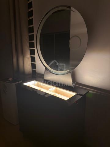 MAKEUP TABLE to letgo!!! - photo 3 of 4