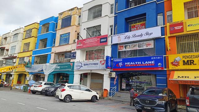 Ground Floor Shop Bandar Puchong Utama facing main road for rent 3