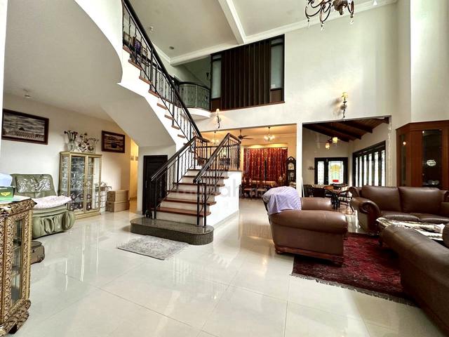 LUXURY | RENOVATED ‼️ 2 Storey Bungalow House USJ 17, Subang Jaya 2