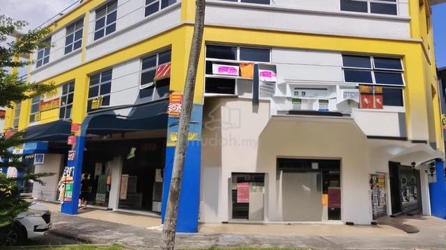 Facing Main Road Bandar Botanic Klang 3 Storey Corner Shop 41x75 Rent 1