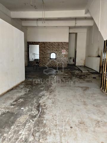 Kempas Utama warehouse / Shoplot G Floor for rent 1