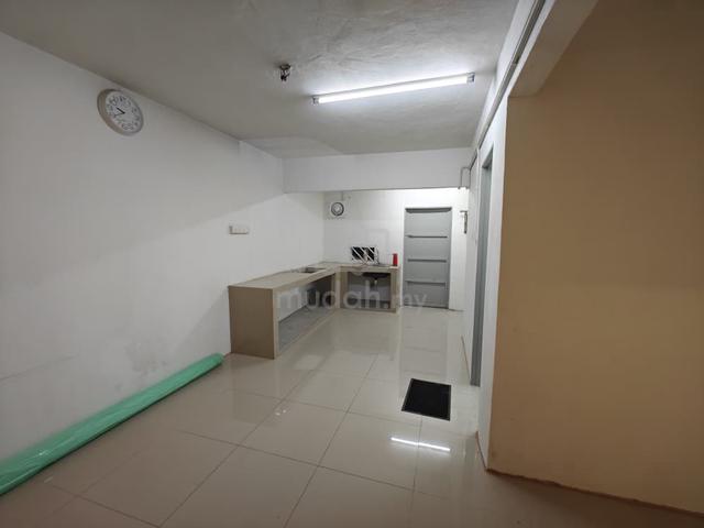 sri muda , 3 storey terrace house , newly renovated , no facing house 1