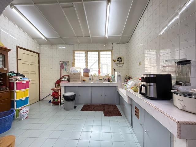 SS18 Subang Jaya, kitchen extended, well kept, close to LRT 1