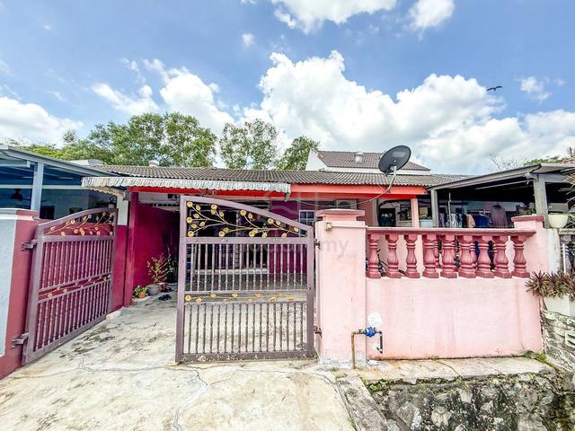RENOVATED Single Storey Terrace Taman Mawar, Taman Kinrara 5, Puchong 1