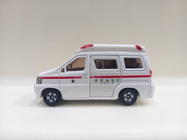 Tomica No. 12 Nissan Paramedic Ambulance Diecast - Hobby