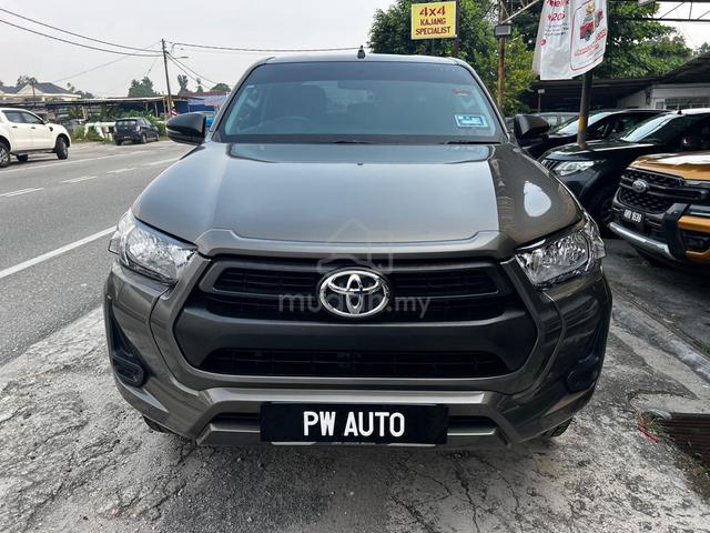 Toyota HILUX 2.4(A)REVO E D/C VNT 6PSD 4X4 Pickups - 3