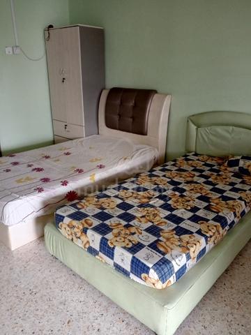 For rent Master bedroom with own bathroom in Tmn Perling  1