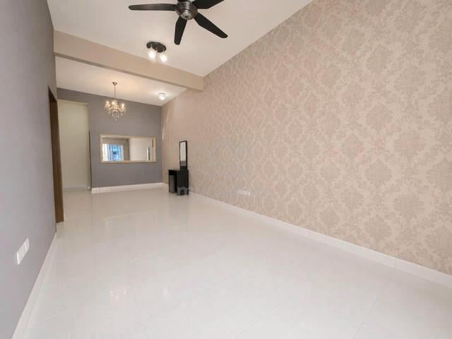Ground Floor Townhouse Saujana Utama Sungai Buloh for Sale 1