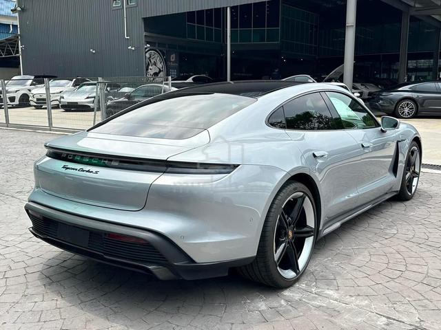 UK SPEC DC FAST CHARGE 2021 Porsche TAYCAN TURBO S - 2