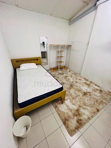 Srimuda Room5 With AC and Carpet 1