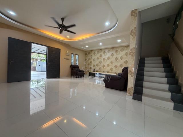 Pulai Utama Double Storey End Lot / Taman Universiti / Skudai / 3 Bed 1