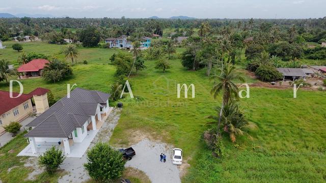 Pakej Bina Rumah Atas 3 Lot Tanah 300 meter dari Jalan Utama Kg Telok 1