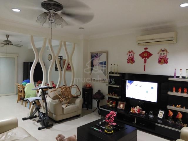2 storey terrrace at Paya Terubong, behind famous Ah Chui seafood 1