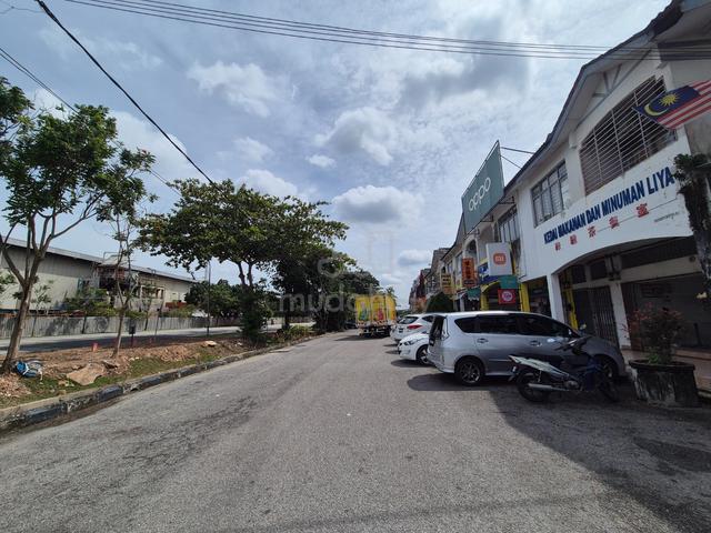 Facing mainroad Ground floor shoplot at cheng ria for rent 1