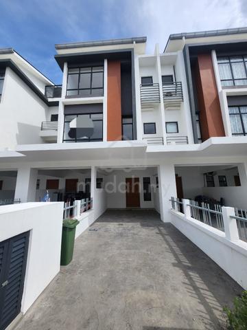 GATED GUARDED Taman Akasia 1.5-storey Townhouse (Nearby Sungai Lalang） 1