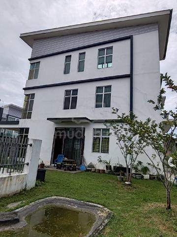 3 storeys House 1