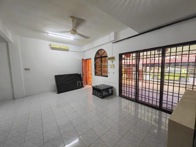 Ipoh garden east taman syabas terrace house for rent partially 1