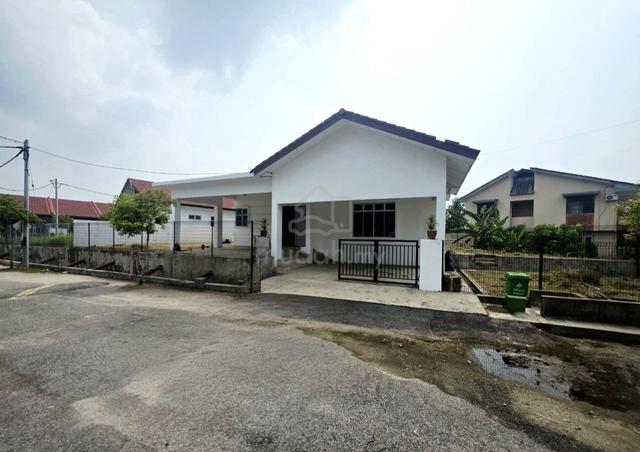 Corner lot banglo setingkat taman beserah kuantan 1