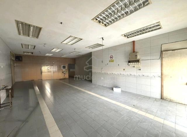 Ground Floor Shop For Rent in Chai Leng Park. Hot Area. Ready Move in 1