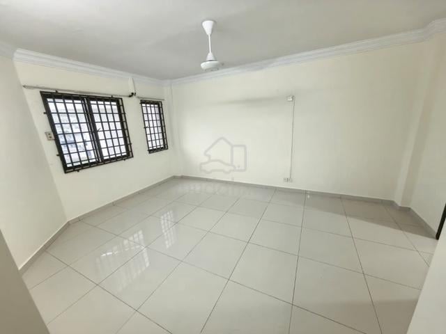 Seri Mutiara Apartments (Seri Alam) 1
