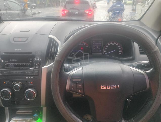 Dmax Auto 2.5 4x4,2013 utk dijual,nego - 2