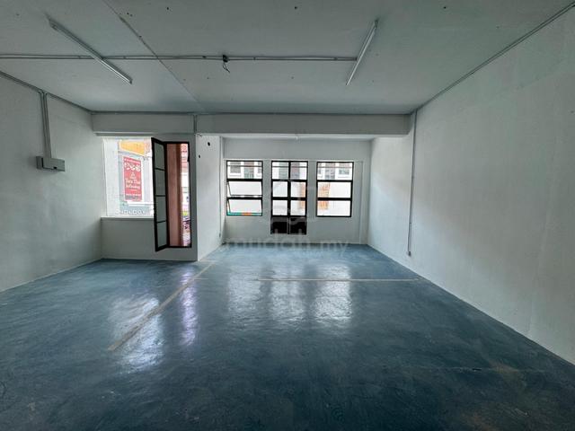 Bay Avenue|1st Floor OfficeLot|Bare Unit|Move in Condition|Nr Queenbay 1