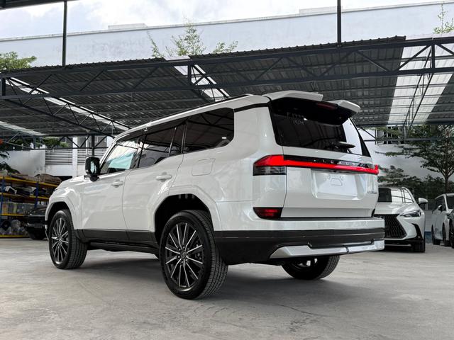 2025 Lexus GX550 3.5 LUXURY 5A Grade 5k km drive - 3