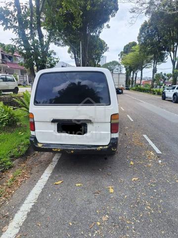 2002 Toyota HIACE 2.4 LH112R (M) - 1