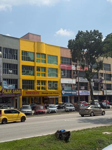 4th floor office/storage space for rent next to MR DIY 1