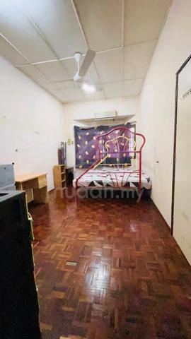 Room For Rent Taipan 1