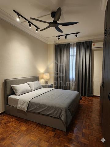 2Min Walk Lrt Awan Besar!Room for rent at Bukit Oug Condominium APU 1