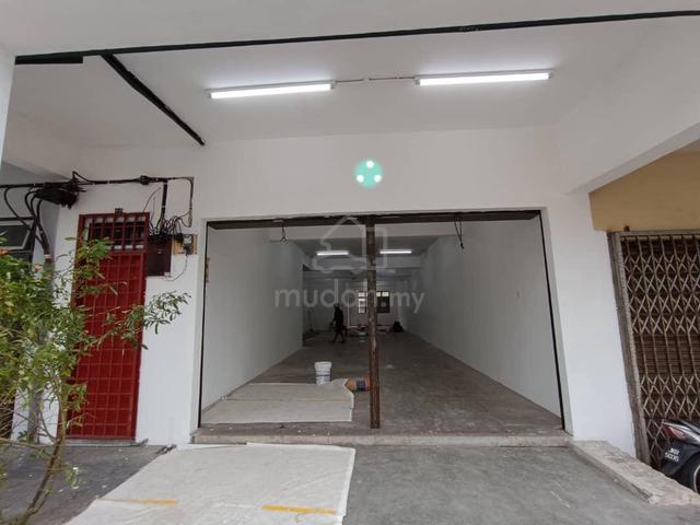 Ground floor shop for rent at Taman Perling 1