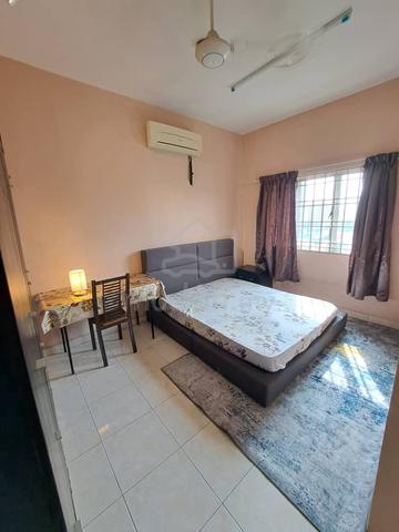 Middle Female Room @ Kelana Mahkota Walk to LRT, Paradigm, Ctr Point 1