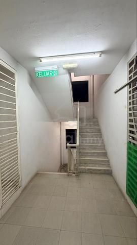 Camellia Court (Nilai Impian) 1