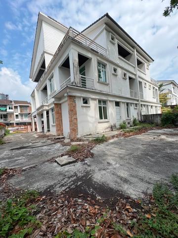 Triple Storey Semi D Residensi Seri Pauh 1