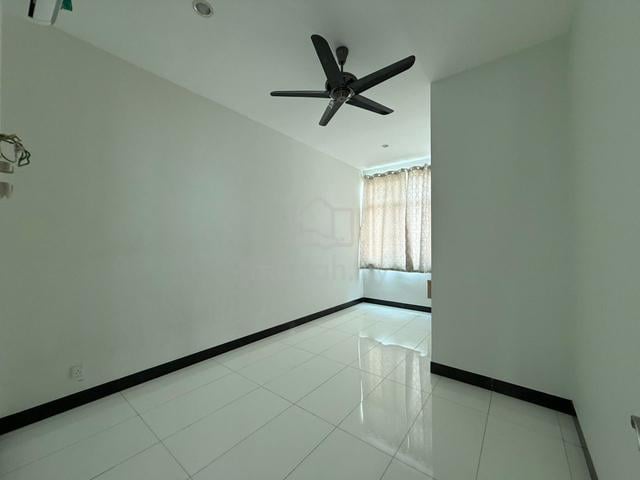 2.5 Storey Semi-D House for Rent in Gelugor  1